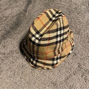 Burberry 100% Wool Bucket Hat — Classic Luxury